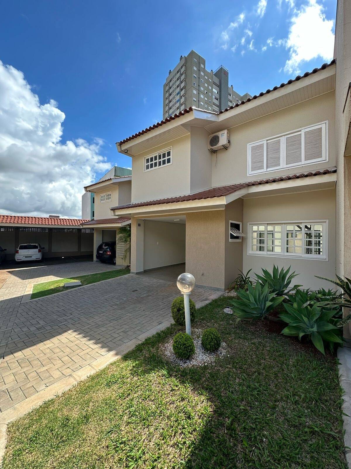 #809 - Sobrado para Venda em Cascavel - PR