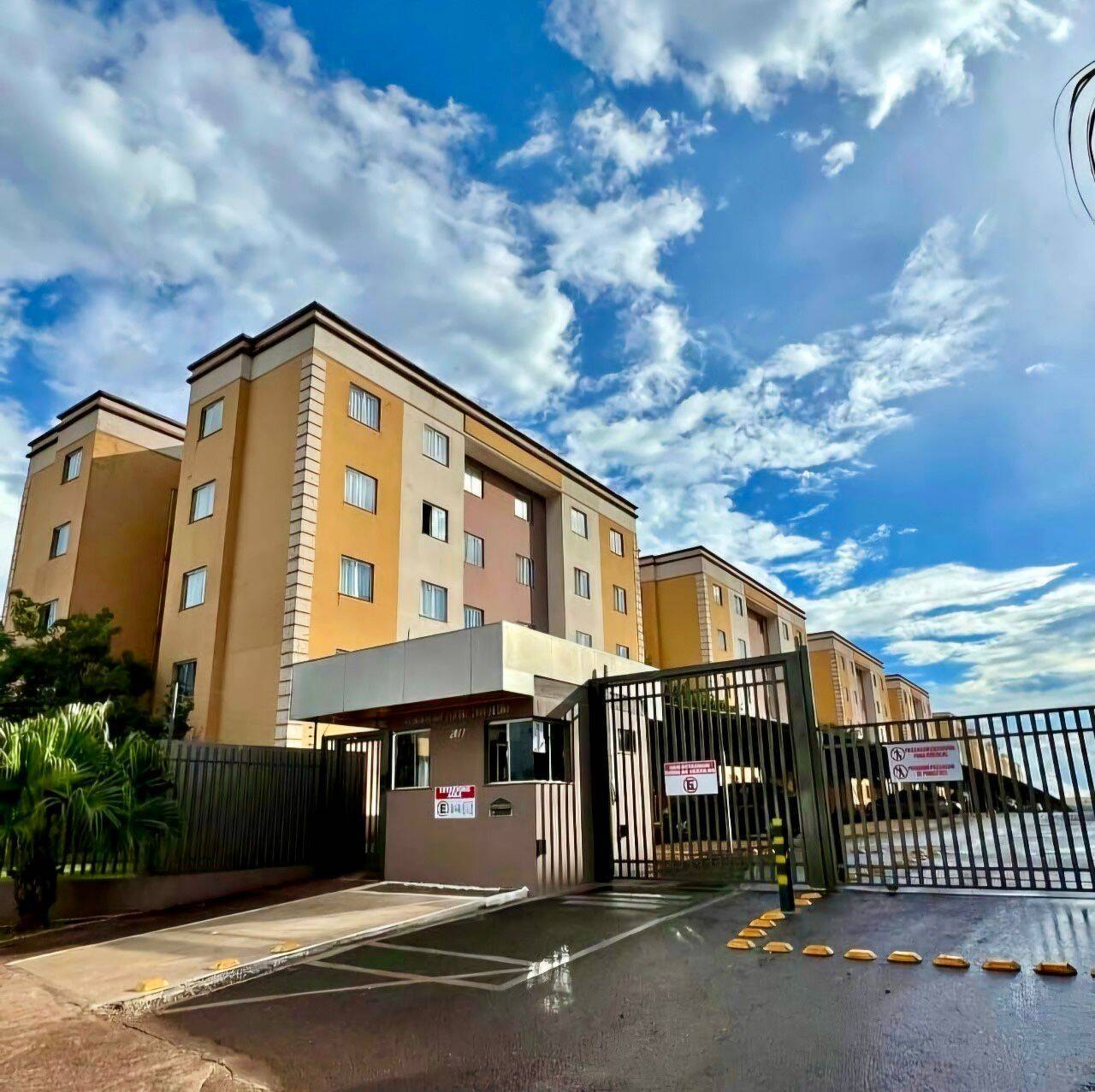 #903 - Apartamento para Venda em Cascavel - PR