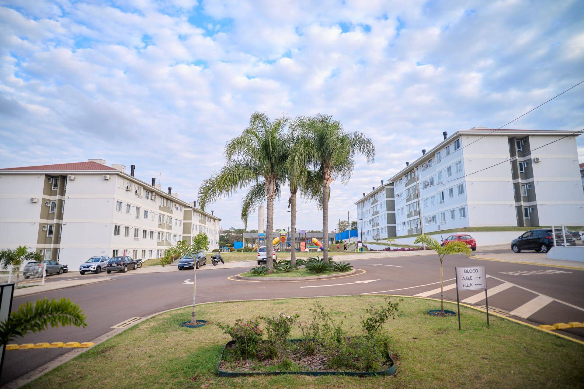 #985 - Apartamento para Venda em Cascavel - PR