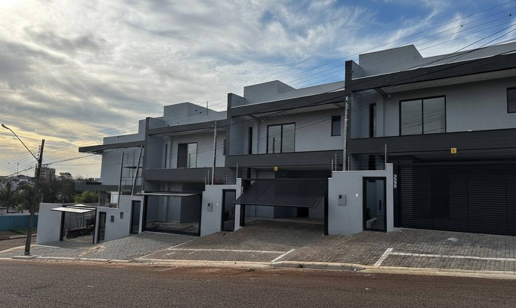 #1107 - Sobrado para Venda em Cascavel - PR