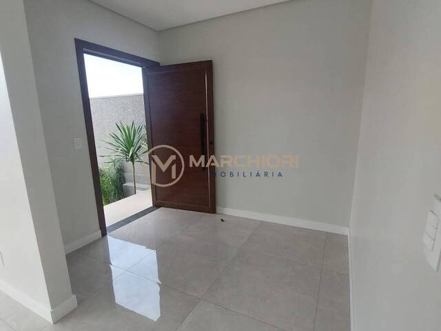 Sobrado para Venda em Cascavel - 4