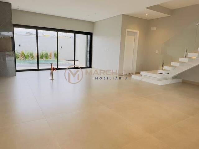 Sobrado para Venda em Cascavel - 4