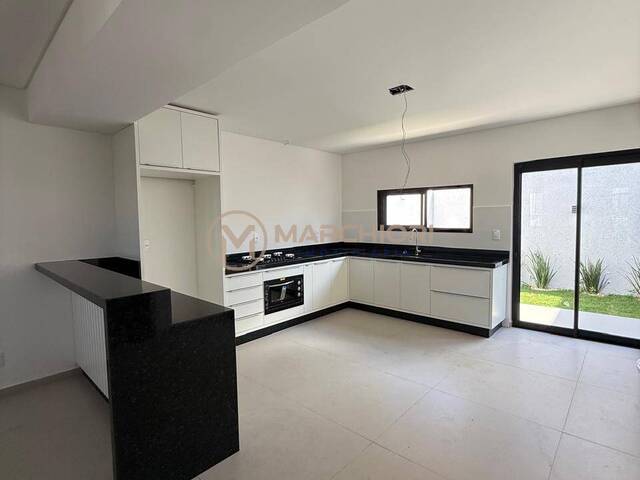 Sobrado para Venda em Cascavel - 4