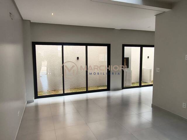 Sobrado para Venda em Cascavel - 4